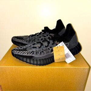 ***BRAND NEW*** adidas Yeezy 350 V2 CMPCT color: Slate Onyx never worn